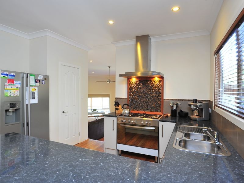 38 Skinners Close, Emerald Beach NSW 2456