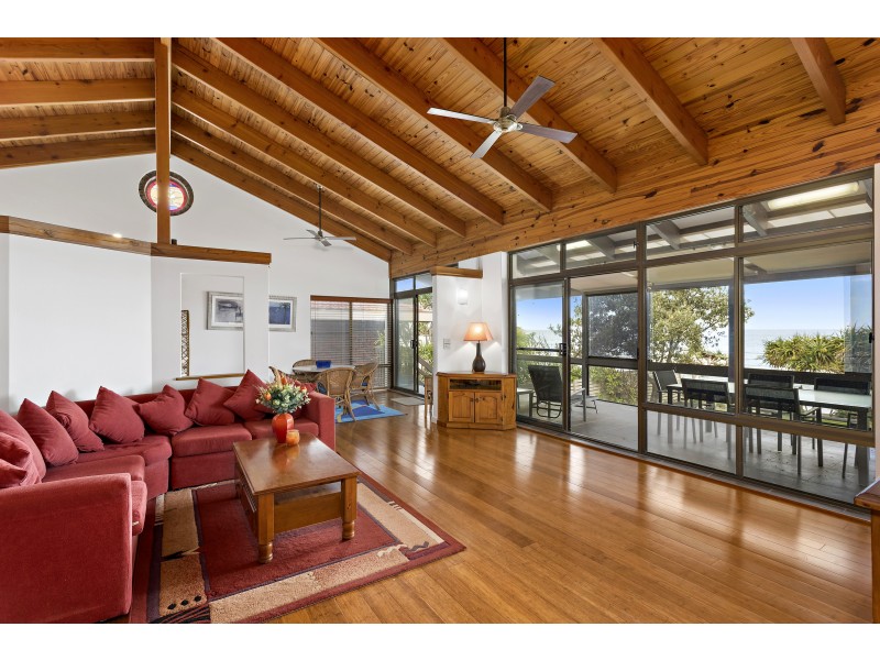 11 Emerald Avenue, Sapphire Beach NSW 2450