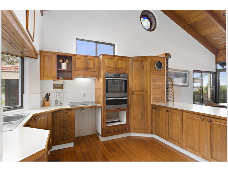 11 Emerald Avenue, Sapphire Beach NSW 2450