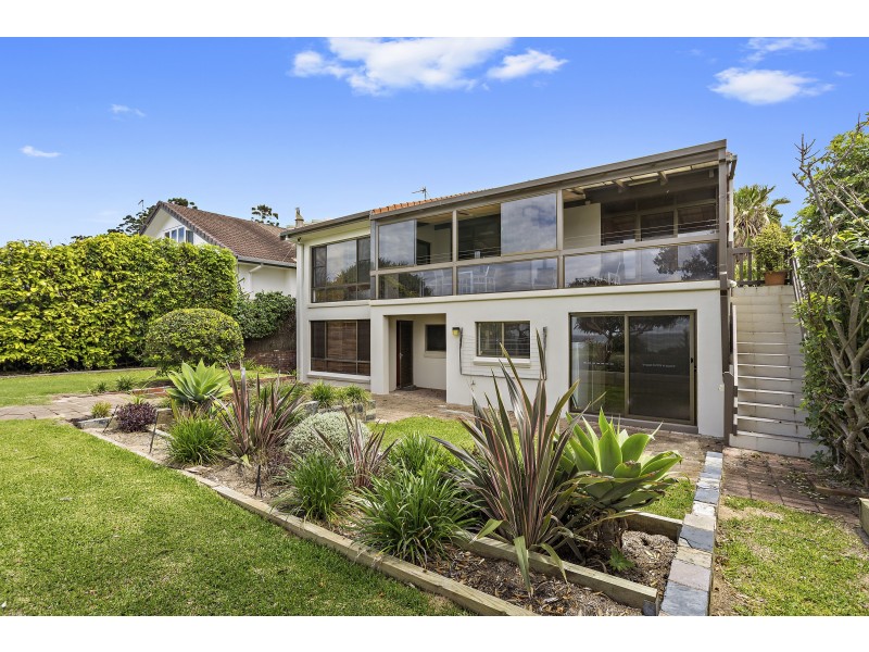 11 Emerald Avenue, Sapphire Beach NSW 2450