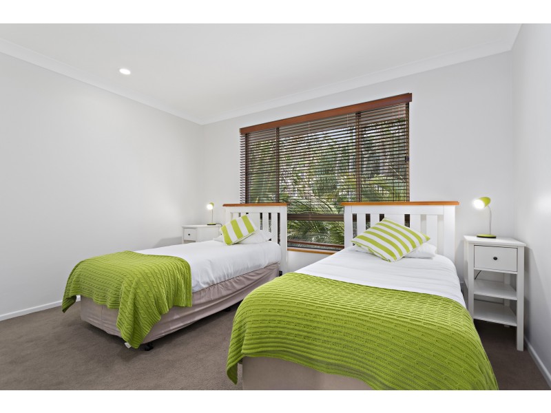 11 Emerald Avenue, Sapphire Beach NSW 2450
