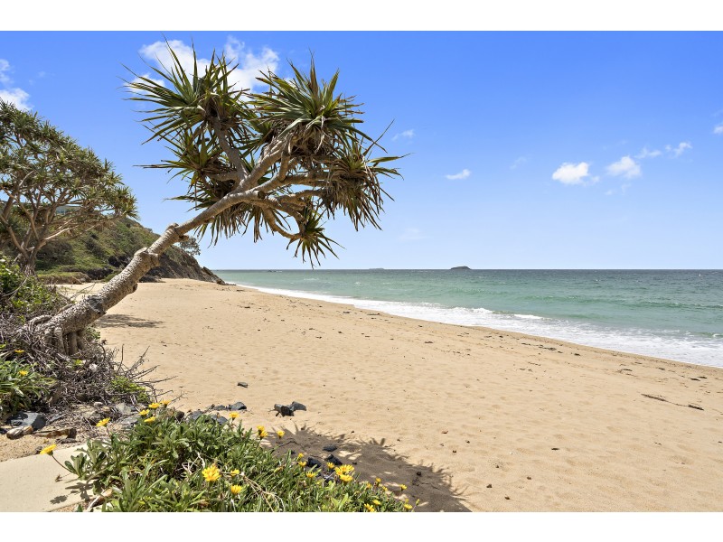 11 Emerald Avenue, Sapphire Beach NSW 2450