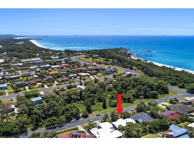 10 Merinda Avenue, Sapphire Beach NSW 2450