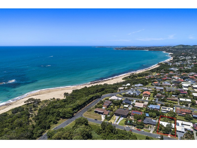 10 Merinda Avenue, Sapphire Beach NSW 2450