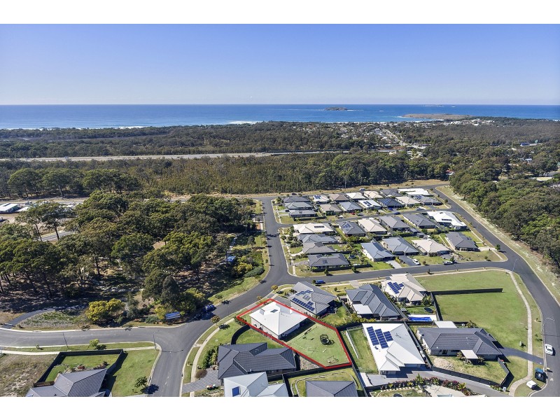 8 Seacrest Boulevard, Sandy Beach NSW 2456