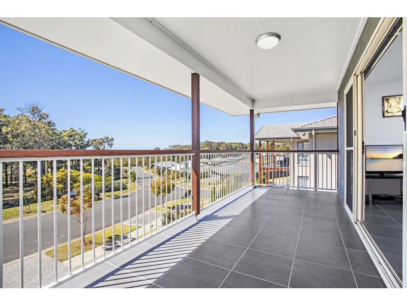 8 Seacrest Boulevard, Sandy Beach NSW 2456