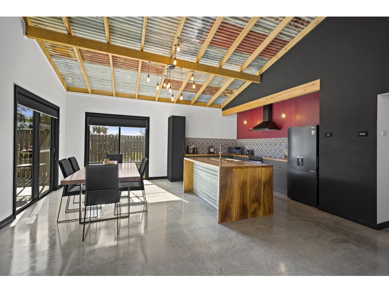 122 Pine Aveune, Ulong NSW 2450