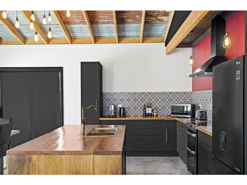 122 Pine Aveune, Ulong NSW 2450