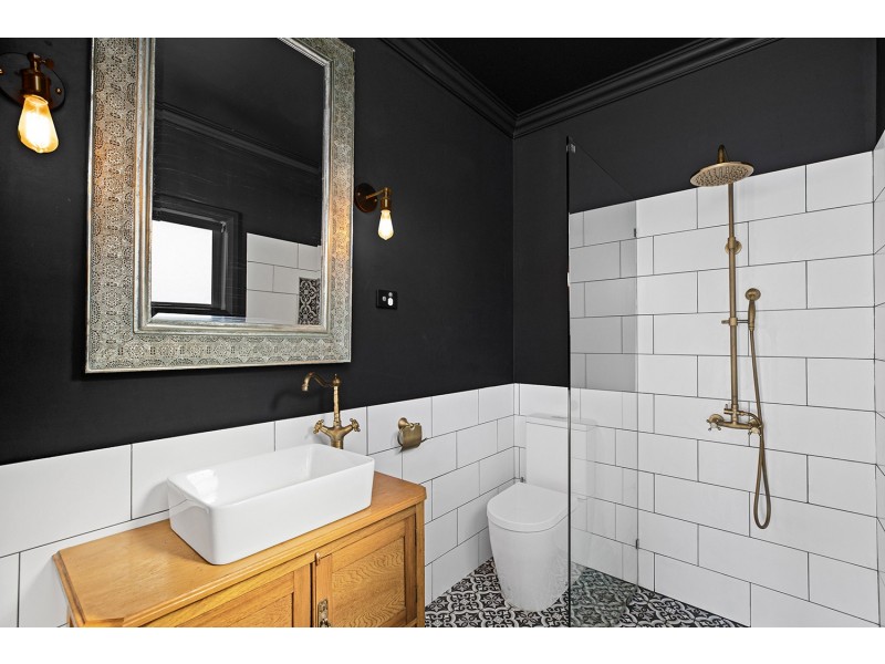 122 Pine Aveune, Ulong NSW 2450