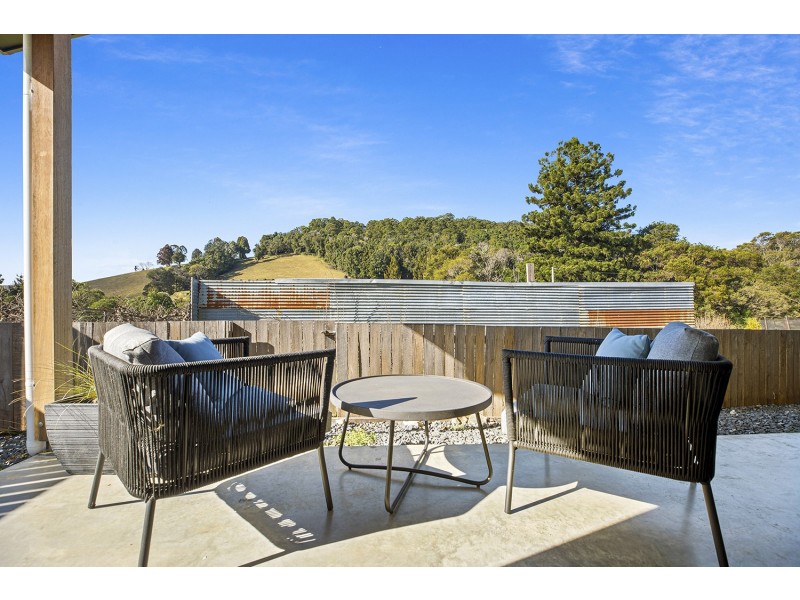 122 Pine Aveune, Ulong NSW 2450