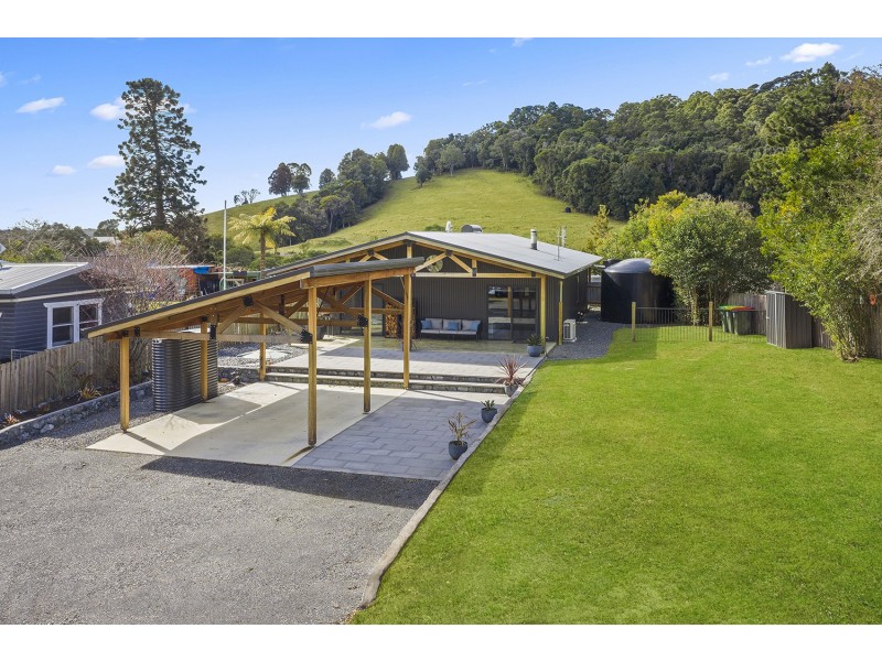 122 Pine Aveune, Ulong NSW 2450