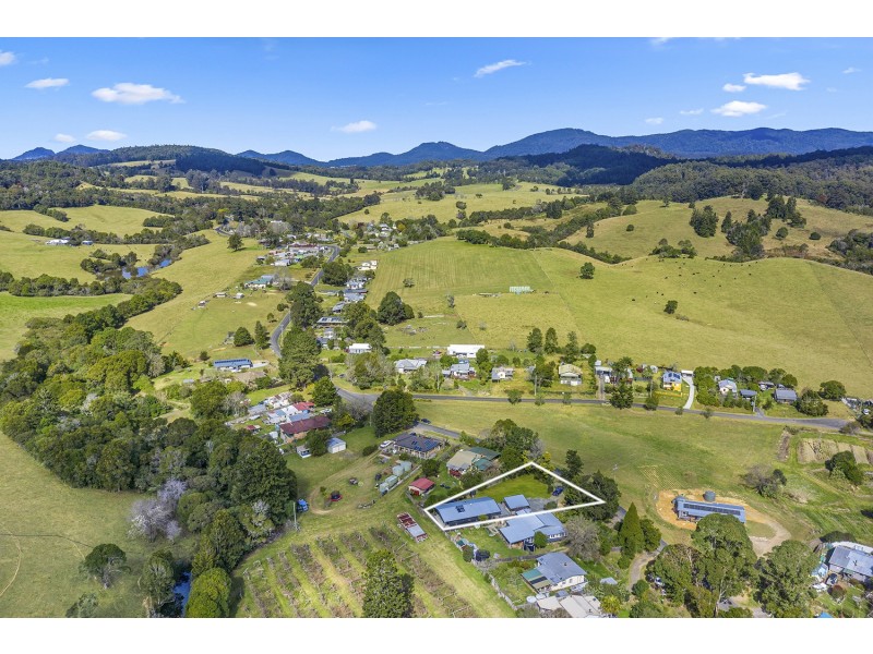 122 Pine Aveune, Ulong NSW 2450