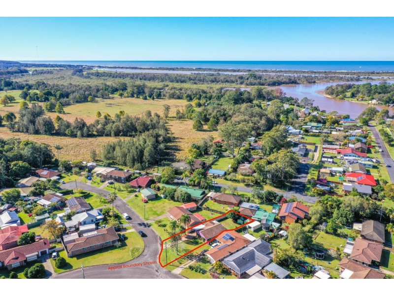 1 Christine Close, Urunga NSW 2455
