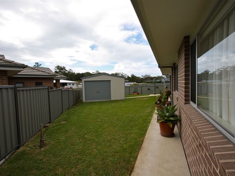 4 Reef Cove, Safety Beach NSW 2456
