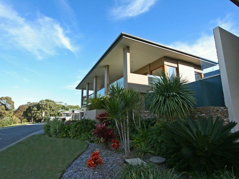 16 San Simeon Circuit, Sapphire Beach NSW 2450
