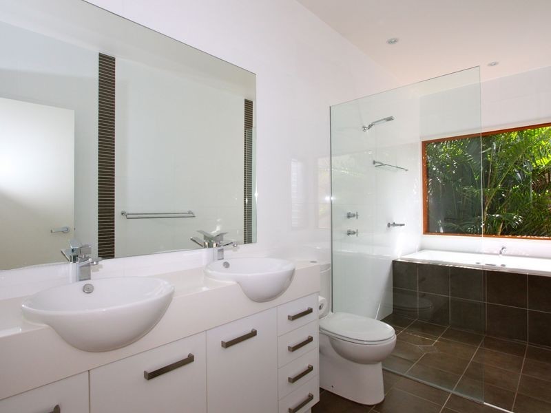 16 San Simeon Circuit, Sapphire Beach NSW 2450