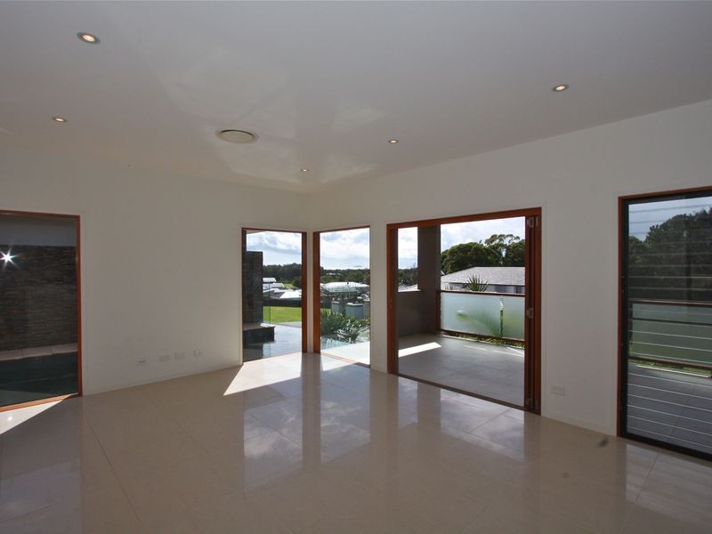 16 San Simeon Circuit, Sapphire Beach NSW 2450