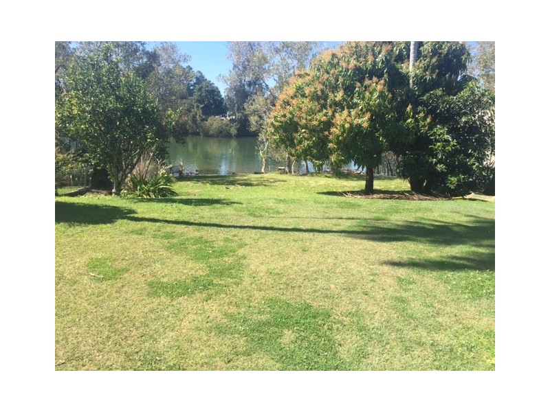 18 Island Place  NEWRY ISLAND, Urunga NSW 2455
