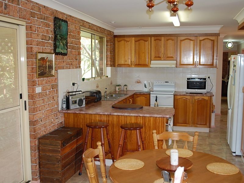 37 Hillview Drive, Macksville NSW 2447