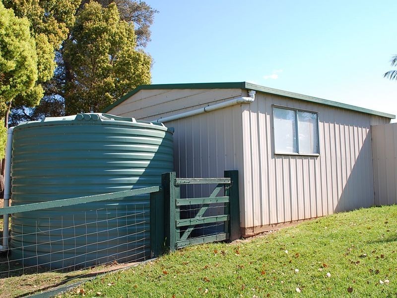 37 Hillview Drive, Macksville NSW 2447