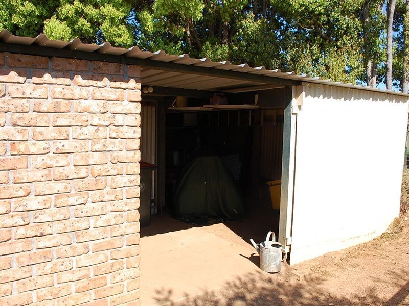 37 Hillview Drive, Macksville NSW 2447