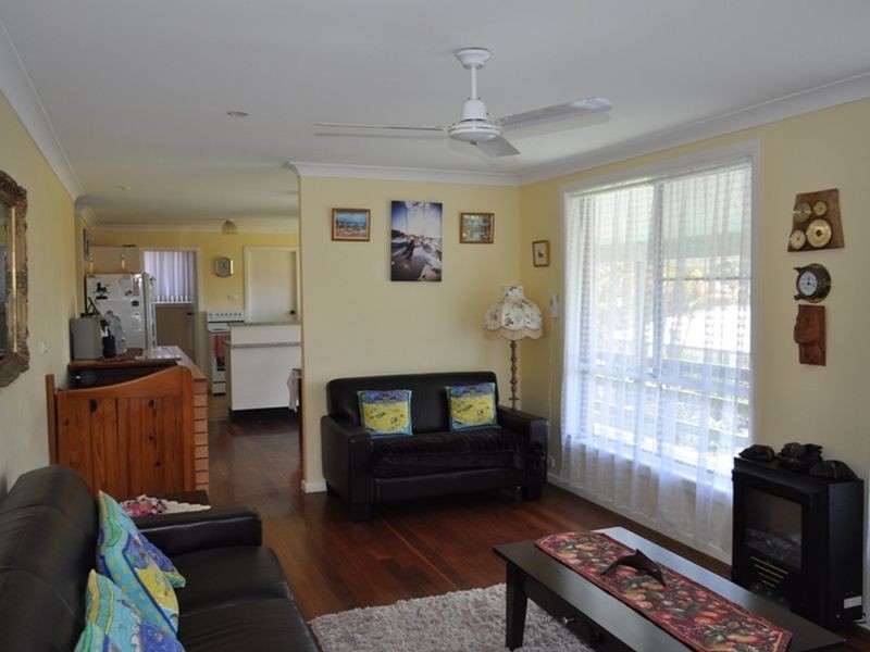 11 Beach Rd, Sapphire Beach NSW 2450