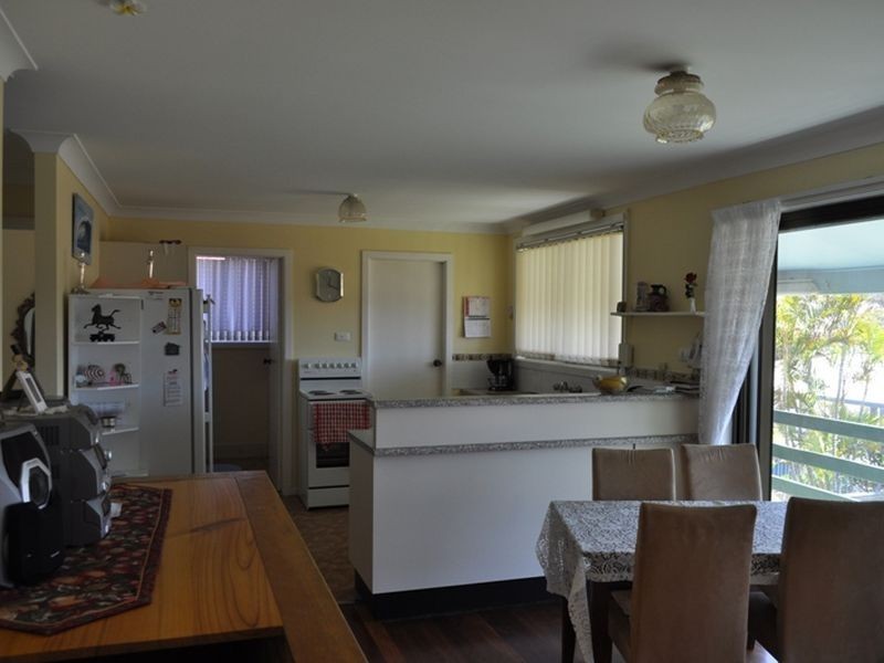 11 Beach Rd, Sapphire Beach NSW 2450