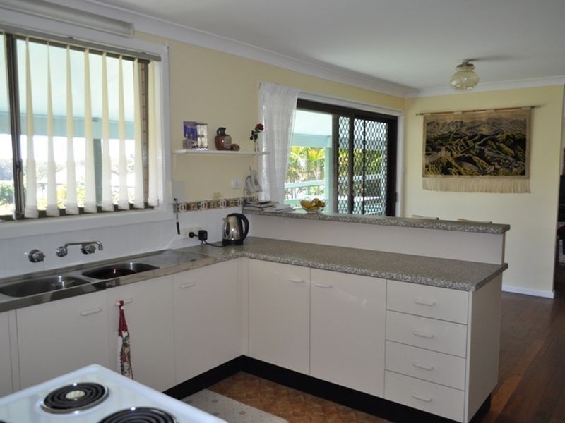 11 Beach Rd, Sapphire Beach NSW 2450