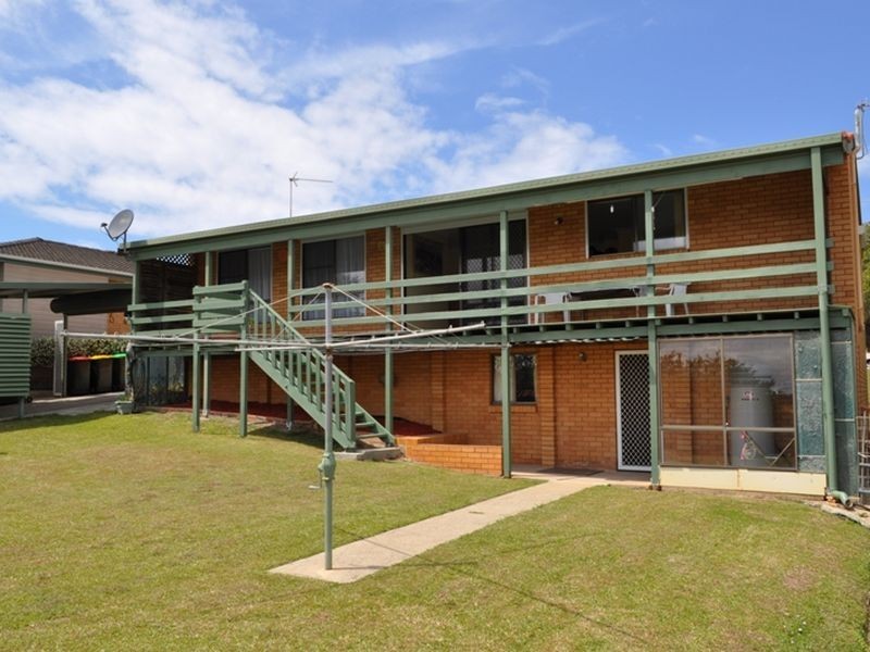 11 Beach Rd, Sapphire Beach NSW 2450