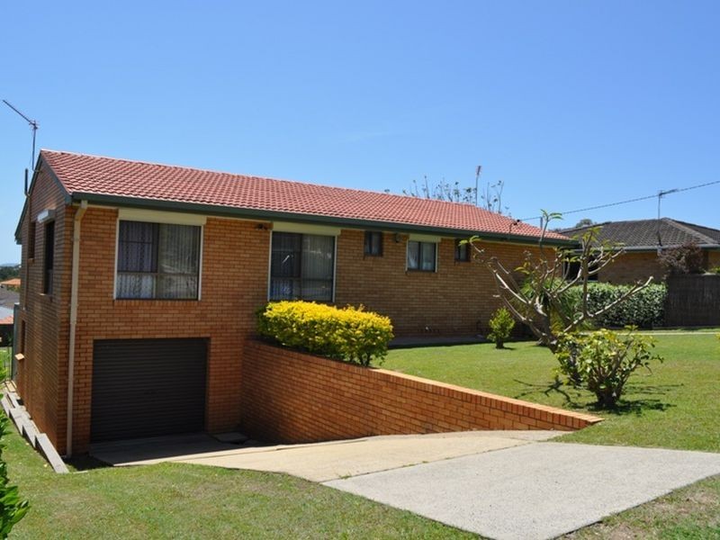 11 Beach Rd, Sapphire Beach NSW 2450