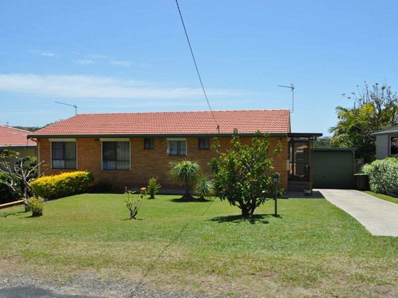 11 Beach Rd, Sapphire Beach NSW 2450