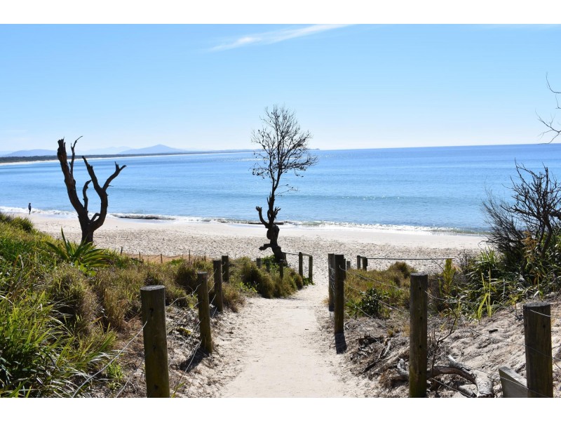 13 Sandpiper Drive, Scotts Head NSW 2447