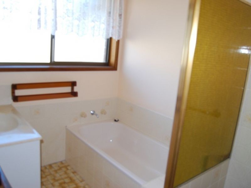 19 Glenmore Cr, Macksville NSW 2447