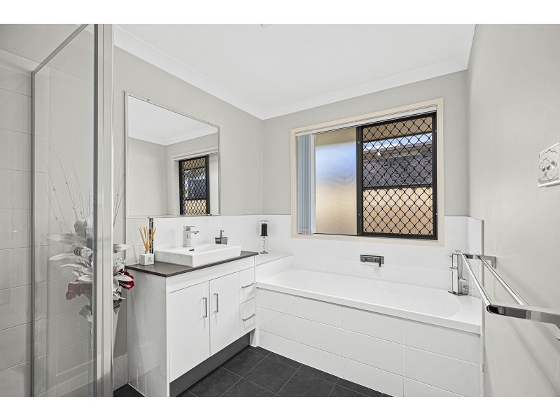 25 Lloyd Street, Macksville NSW 2447