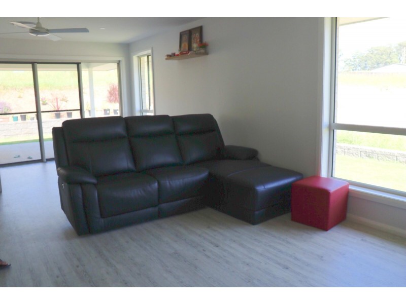 27 Macksville Heights Drive, Macksville NSW 2447