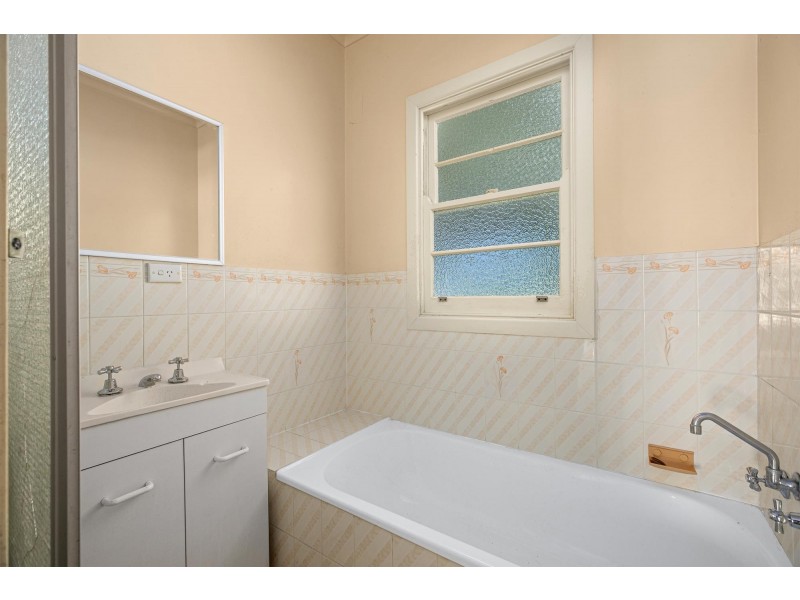 27 Cooper Street, Macksville NSW 2447