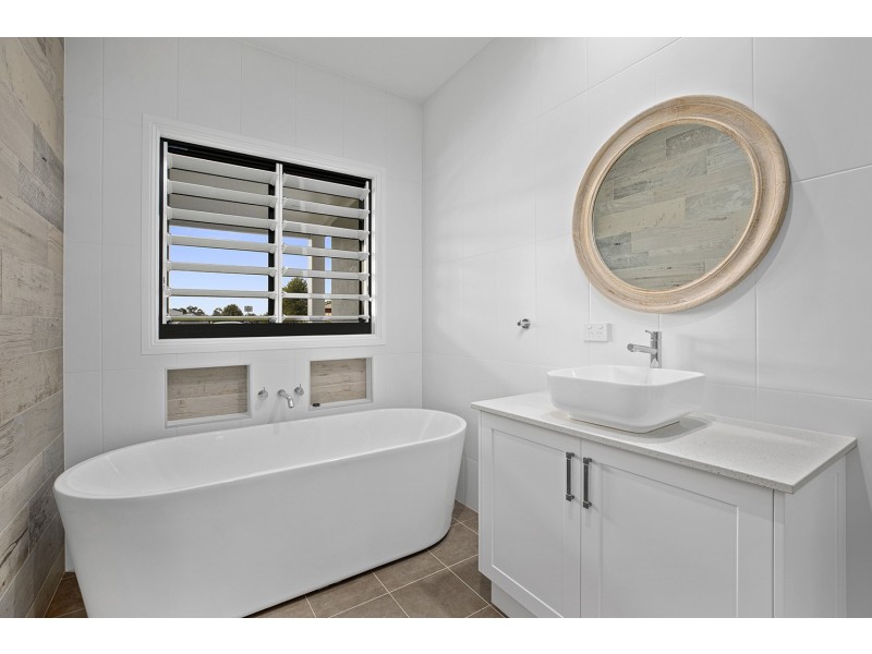 17 Lloyd Street, Macksville NSW 2447