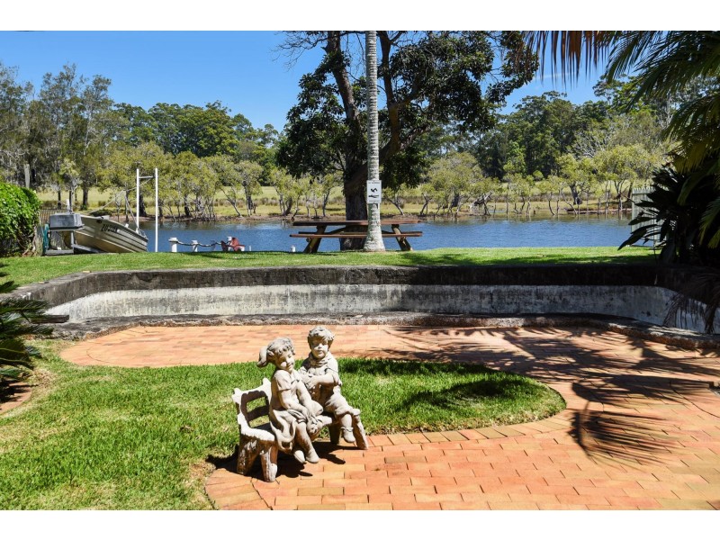 13 Newry Island Drive, Urunga NSW 2455