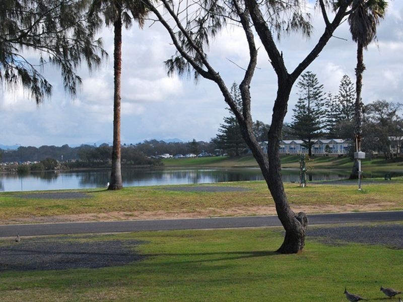Y3 White Albatross Park, Nambucca Heads NSW 2448