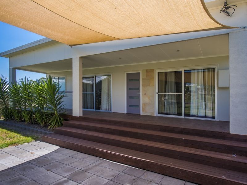 6 Cook St, Bowraville NSW 2449