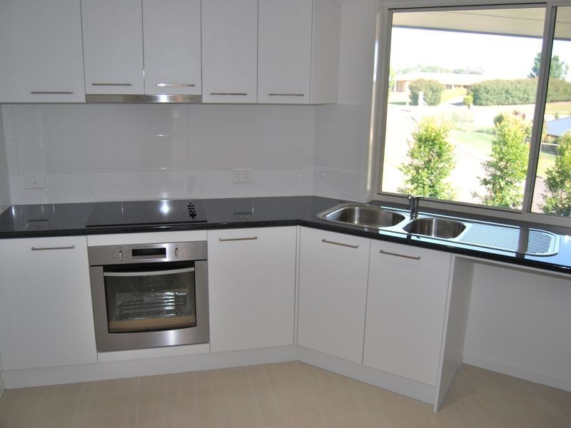 18 Rowe Drive, Macksville NSW 2447