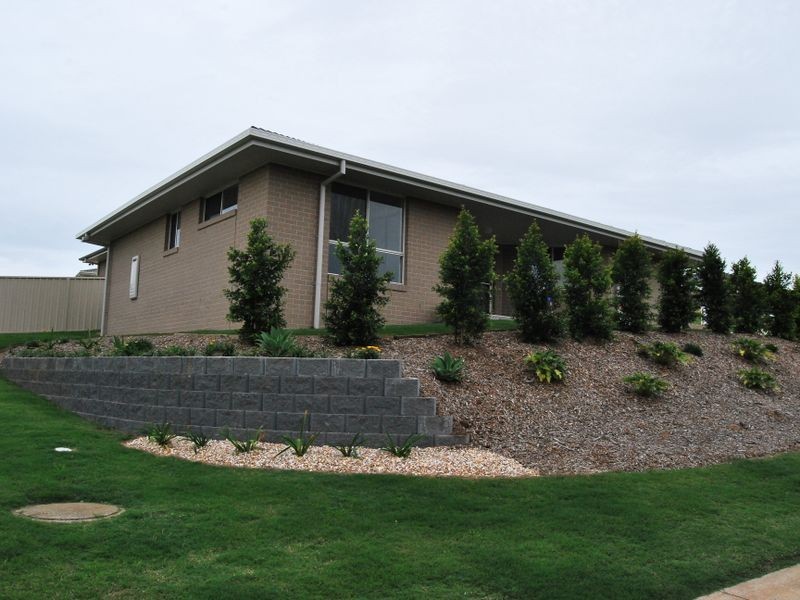 18 Rowe Drive, Macksville NSW 2447