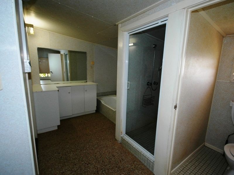 160 Crane street, Longreach QLD 4730