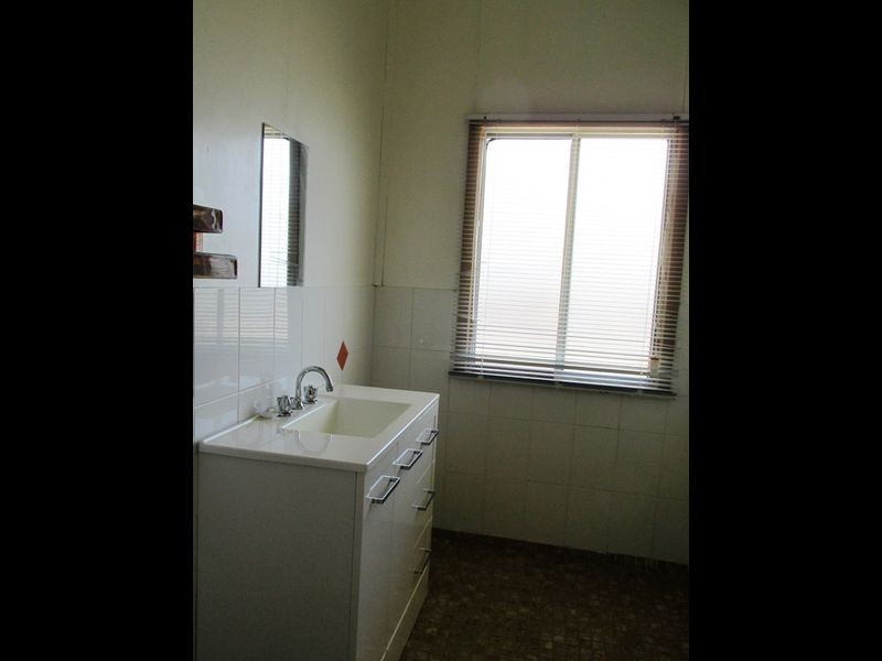 12 Heron Street, Longreach QLD 4730