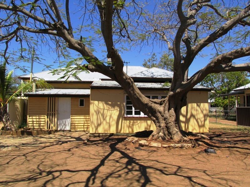 12 Heron Street, Longreach QLD 4730