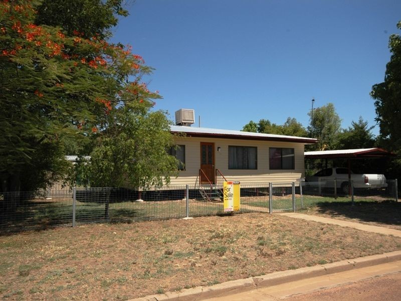 139 Wren street, Longreach QLD 4730