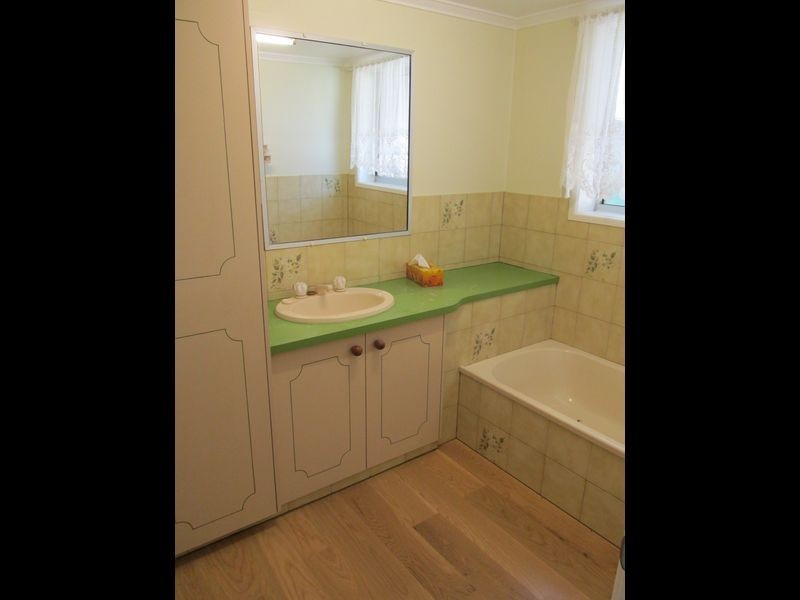 27 Brolga street, Longreach QLD 4730