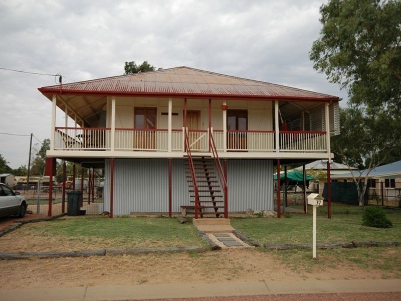 37 Swallow street, Longreach QLD 4730