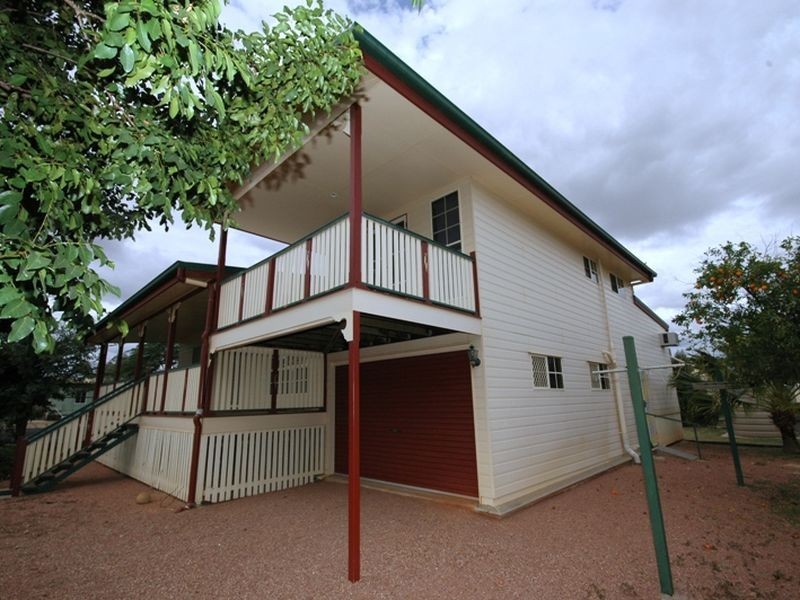 142 Cassowary street, Longreach QLD 4730