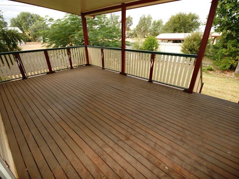 142 Cassowary street, Longreach QLD 4730